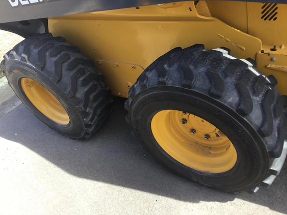 2022 John Deere 324G Skid Steer Loader