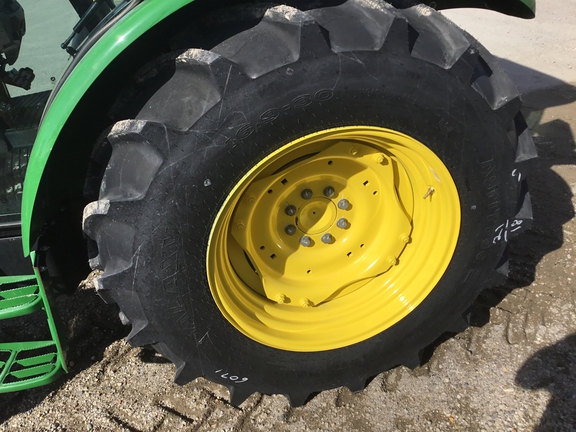 2024 John Deere 5075E Tractor