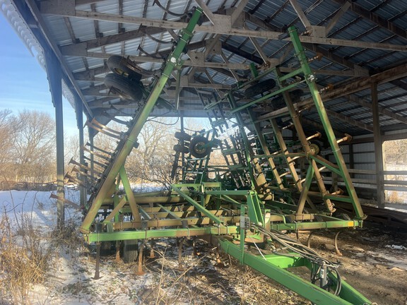 John Deere 980 Field Cultivator