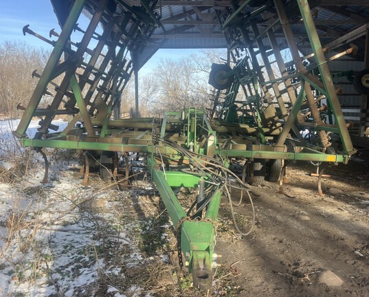 John Deere 980 Field Cultivator