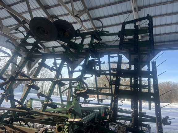 John Deere 980 Field Cultivator