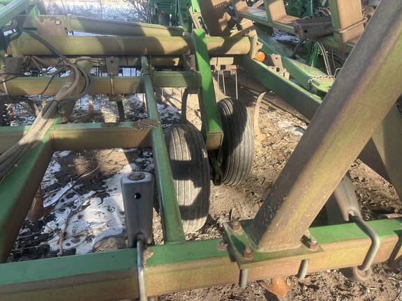 John Deere 980 Field Cultivator
