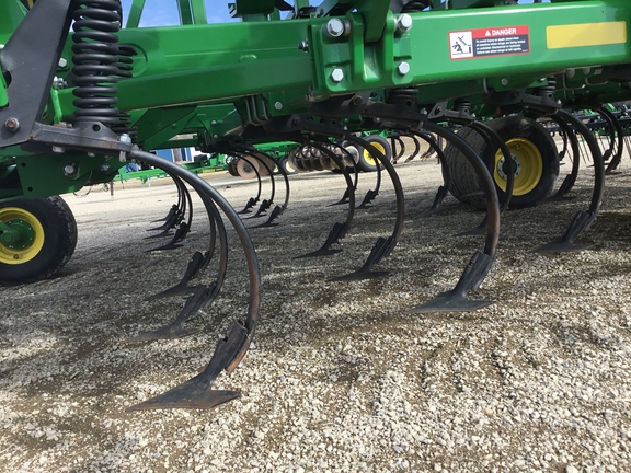 2022 John Deere 2230FH Field Cultivator