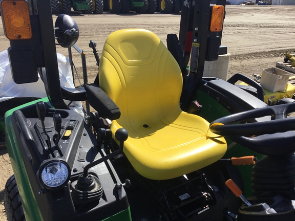 2020 John Deere 2032R Tractor Compact