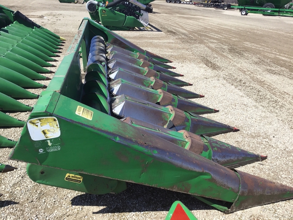 John Deere 843 Header Corn Head