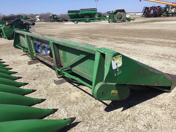 John Deere 843 Header Corn Head