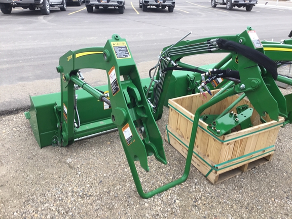 2023 John Deere 220R Loader