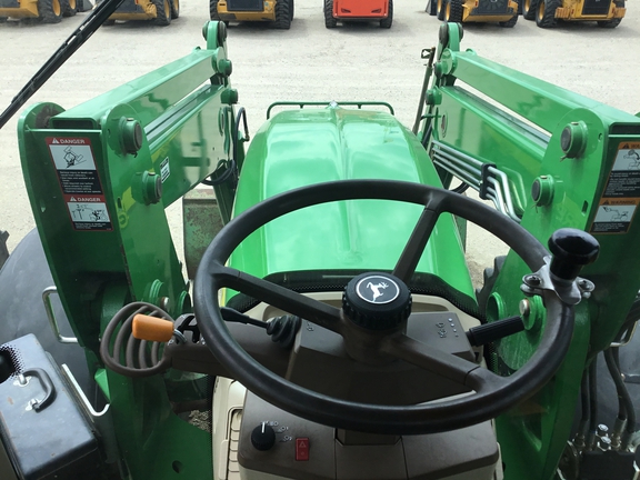 2004 John Deere 7520 Tractor