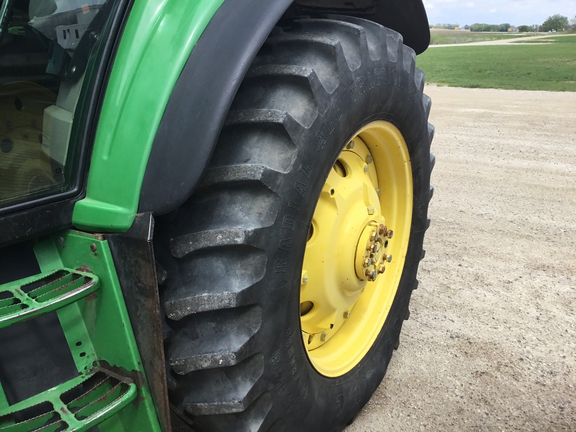 2004 John Deere 7520 Tractor