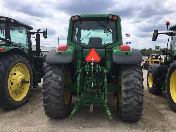 2004 John Deere 7520 Tractor