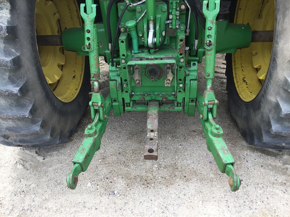 2004 John Deere 7520 Tractor