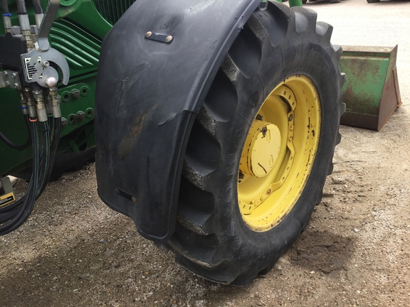 2004 John Deere 7520 Tractor