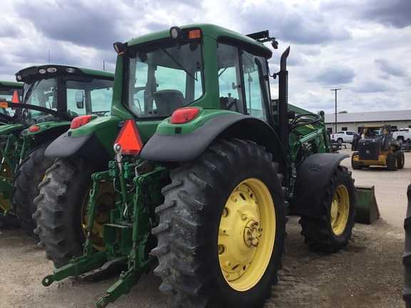 2004 John Deere 7520 Tractor