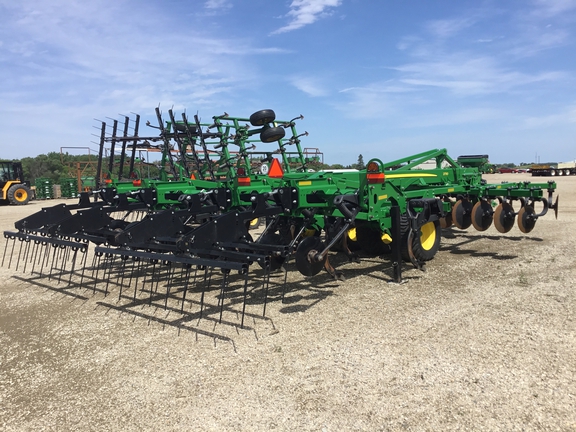 2023 John Deere 2730 Disk Ripper