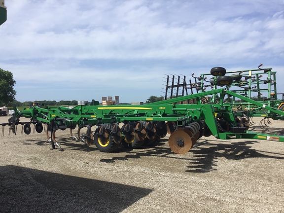 2023 John Deere 2730 Disk Ripper