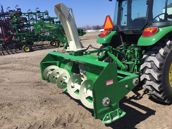 2013 John Deere 5075E Tractor