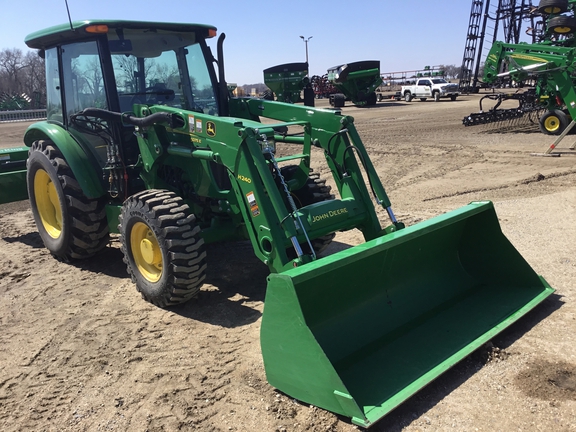 2013 John Deere 5075E Tractor