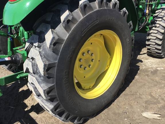 2013 John Deere 5075E Tractor