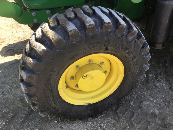 2013 John Deere 5075E Tractor
