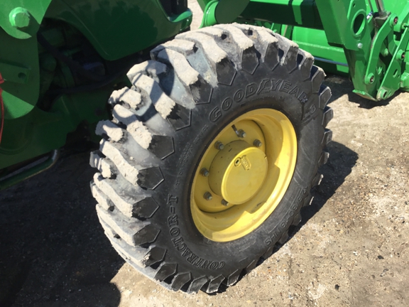 2013 John Deere 5075E Tractor