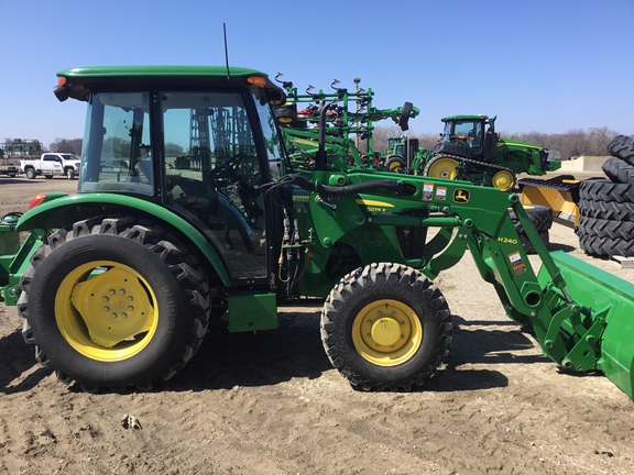 2013 John Deere 5075E Tractor