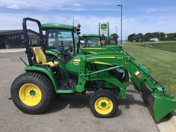2017 John Deere 3033R Tractor Compact