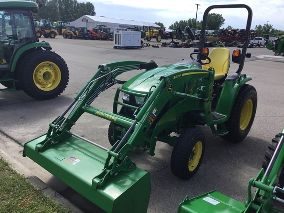 2017 John Deere 3033R Tractor Compact