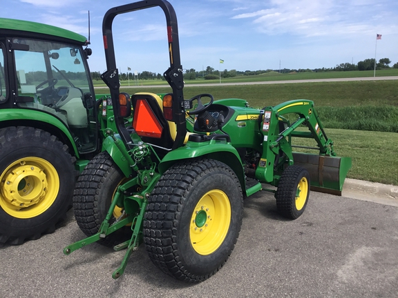2017 John Deere 3033R Tractor Compact