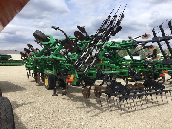 2018 John Deere 2730 Disk Ripper