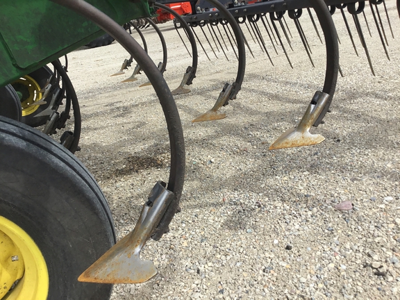 2007 John Deere 2210 Field Cultivator