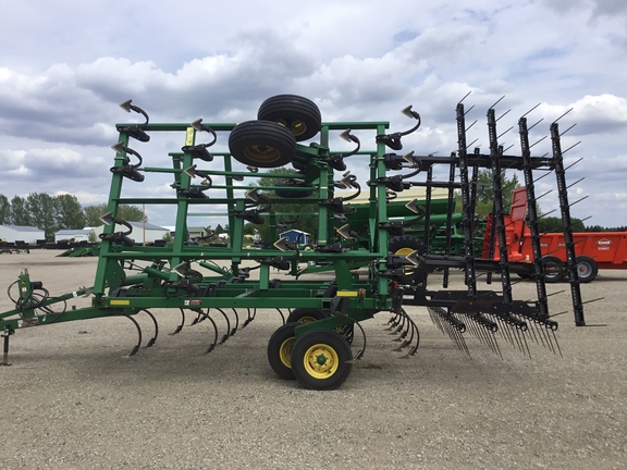 2007 John Deere 2210 Field Cultivator