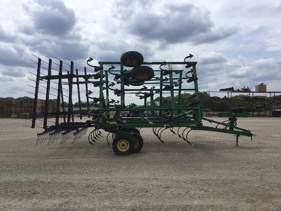 2007 John Deere 2210 Field Cultivator