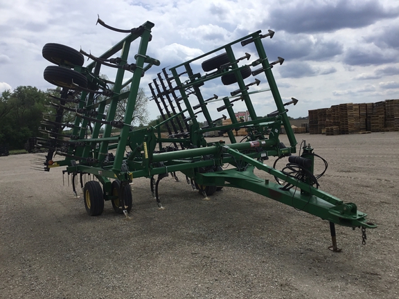 2007 John Deere 2210 Field Cultivator