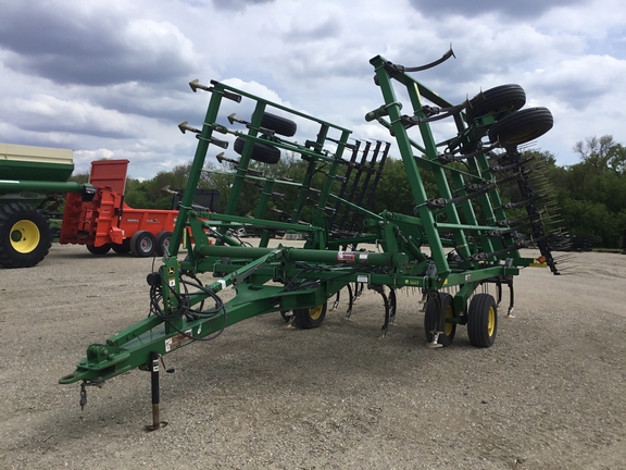 2007 John Deere 2210 Field Cultivator
