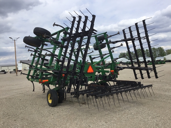 2007 John Deere 2210 Field Cultivator