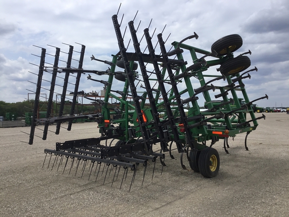 2007 John Deere 2210 Field Cultivator