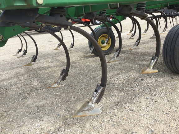 2007 John Deere 2210 Field Cultivator