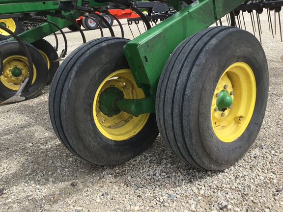 2007 John Deere 2210 Field Cultivator