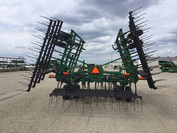 2007 John Deere 2210 Field Cultivator