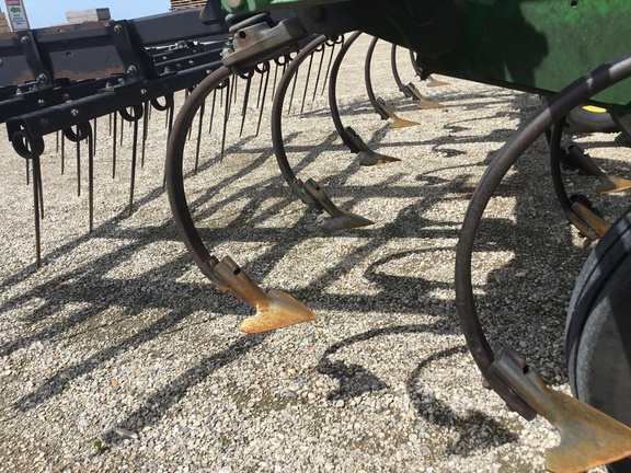 2007 John Deere 2210 Field Cultivator