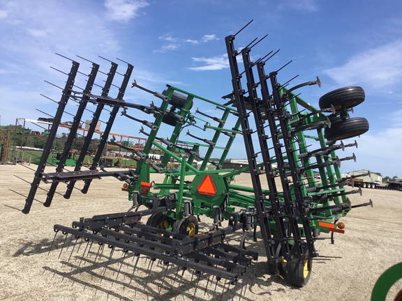 2007 John Deere 2210 Field Cultivator