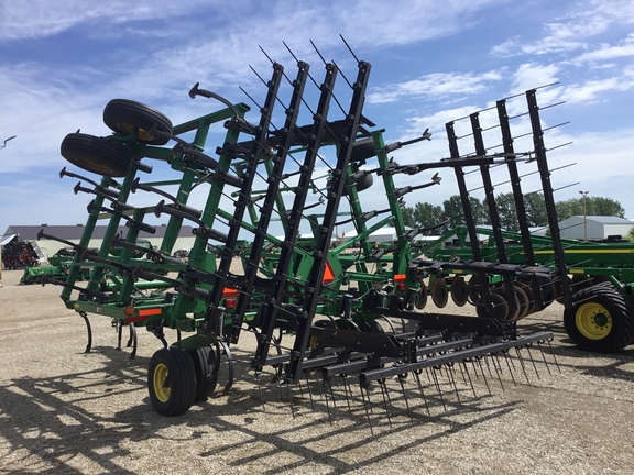 2007 John Deere 2210 Field Cultivator