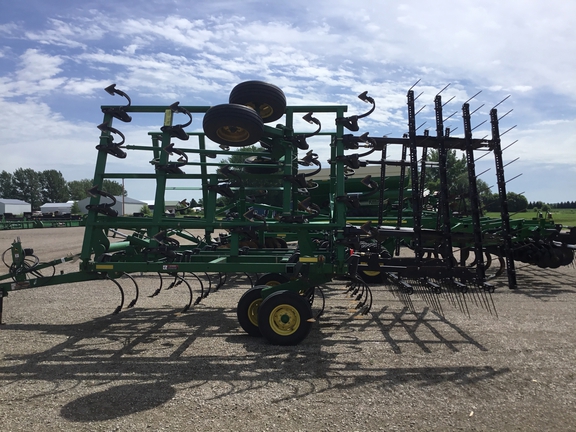 2007 John Deere 2210 Field Cultivator