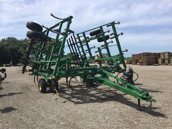 2007 John Deere 2210 Field Cultivator