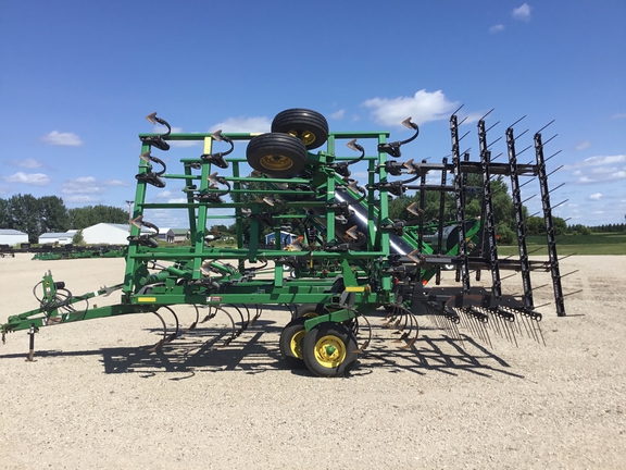 2007 John Deere 2210 Field Cultivator