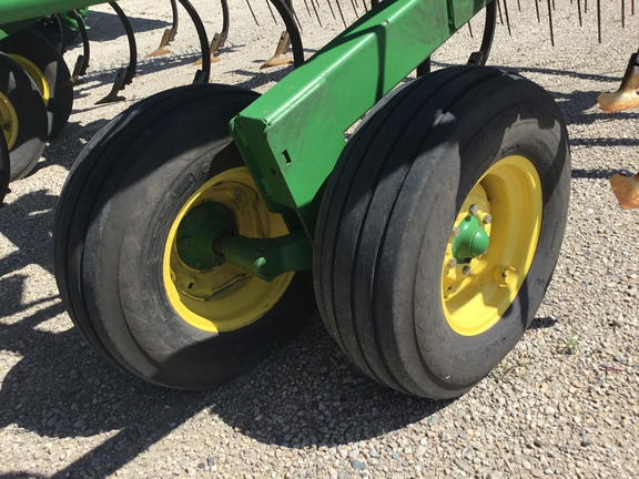 2007 John Deere 2210 Field Cultivator