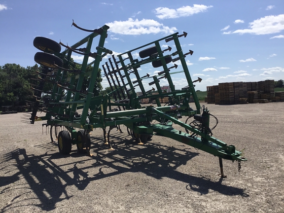 2007 John Deere 2210 Field Cultivator