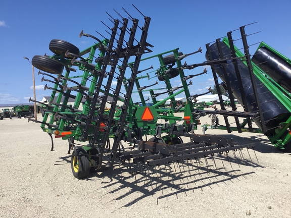 2007 John Deere 2210 Field Cultivator