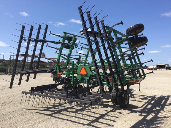 2007 John Deere 2210 Field Cultivator