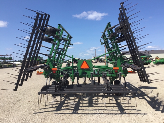 2007 John Deere 2210 Field Cultivator